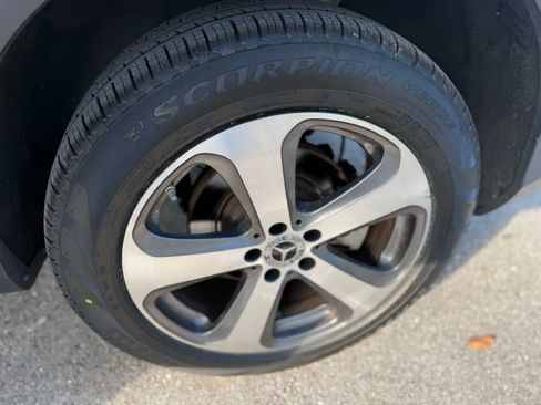 Used 2018 Mercedes-Benz GLC 300 4MATIC image 21