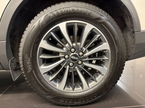 Used 2023 Lincoln Nautilus FWD image 7