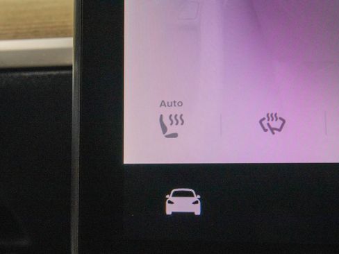 Used 2022 Tesla Model Y Long Range image 22