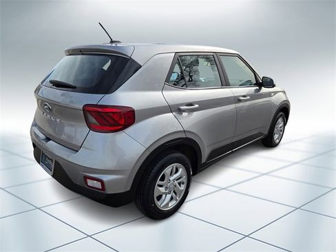 Used 2024 Hyundai Venue SE image 4