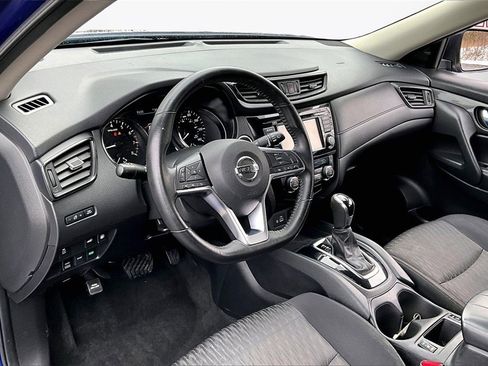 Used 2018 Nissan Rogue SV image 16