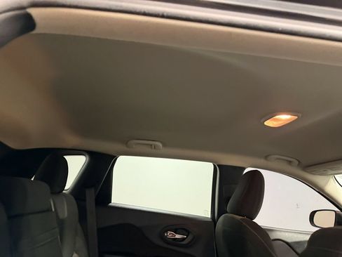 Used 2014 Jeep Cherokee Latitude FWD image 16