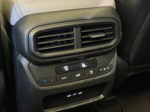Used 2025 Honda Pilot Touring image 23