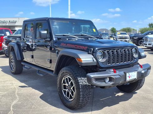 Used 2024 Jeep Gladiator Rubicon w/ Technology Group AWD/4WD image 3