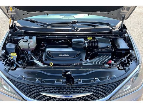 Certified 2019 Chrysler Pacifica Touring Plus FWD image 55
