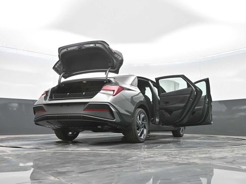 New 2025 Hyundai Elantra SEL image 44