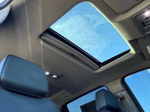 Used 2024 Chevrolet Silverado 2500 LTZ w/ LTZ Convenience Package image 17