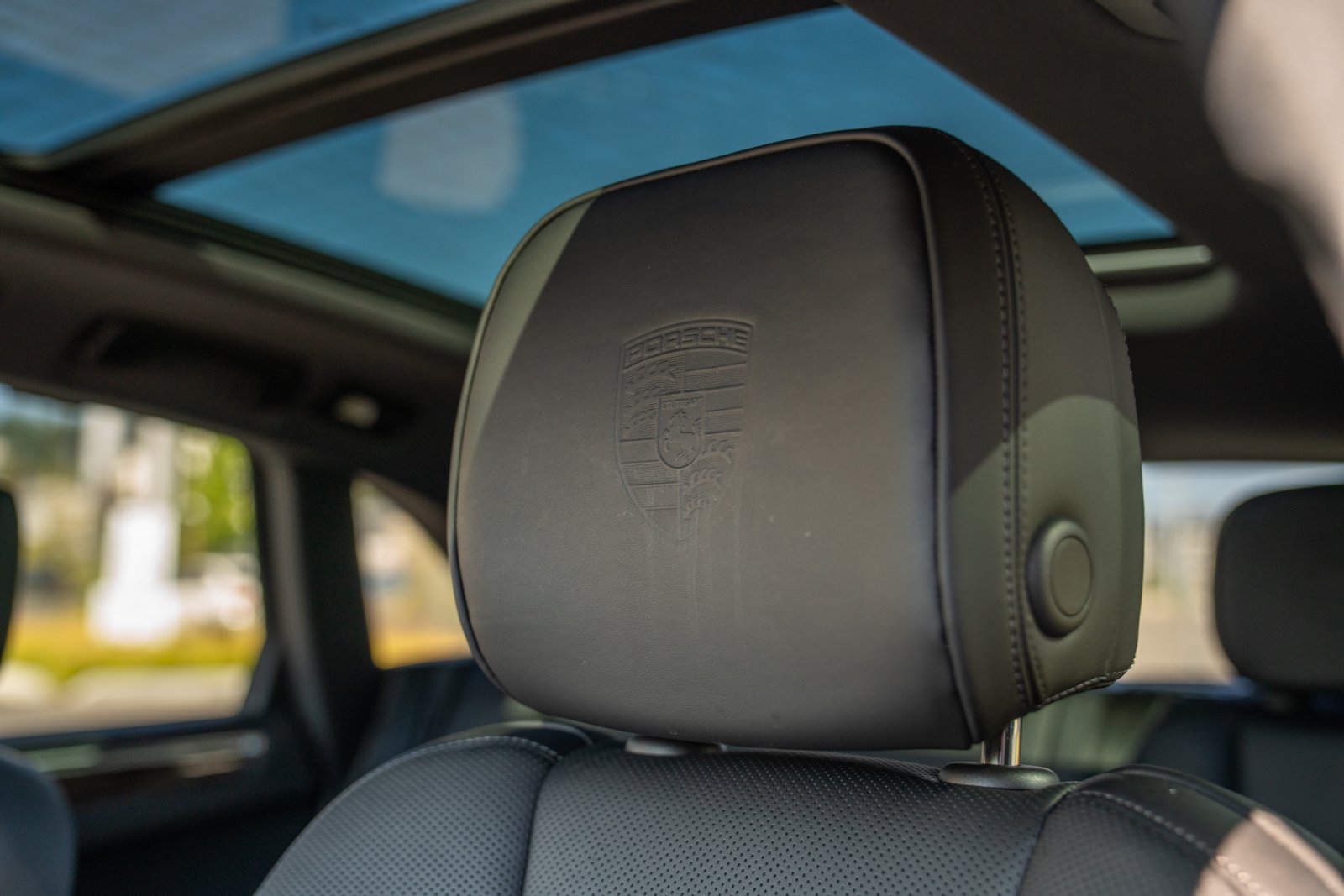 Certified 2026 Porsche Macan AWD/4WD image 13