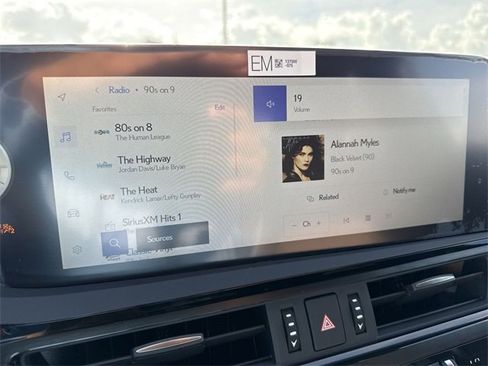 New 2025 Lexus ES 350 w/ Premium Package image 16