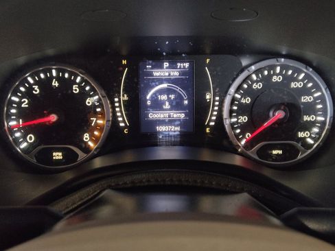 Used 2015 Jeep Renegade Latitude image 23