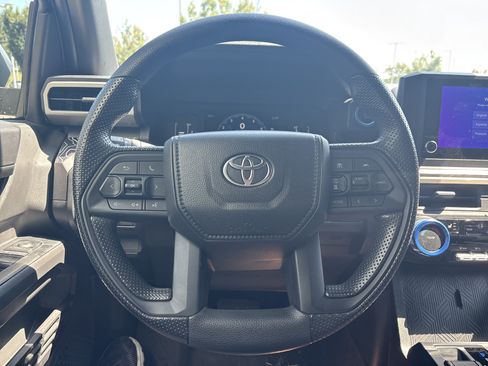 Used 2025 Toyota Tacoma SR5 AWD/4WD image 16