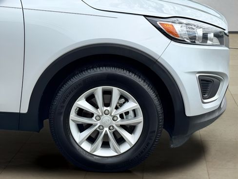 Used 2017 Kia Sorento FWD image 37