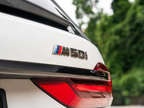 Used 2021 BMW X7 M50i AWD/4WD image 16