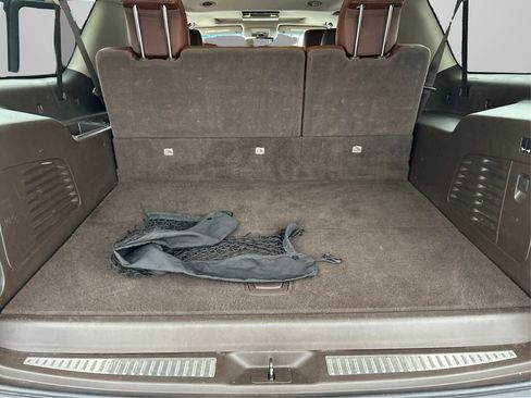 Used 2018 Chevrolet Suburban Premier image 11