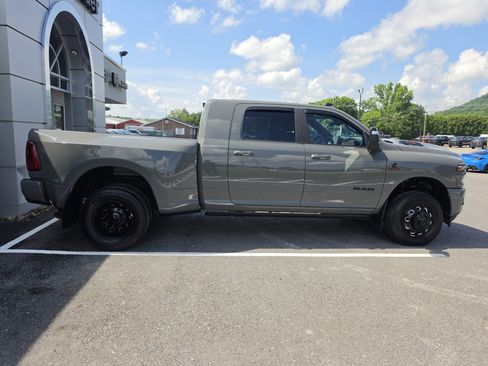 Used 2026 RAM 3500 Laramie AWD/4WD image 2