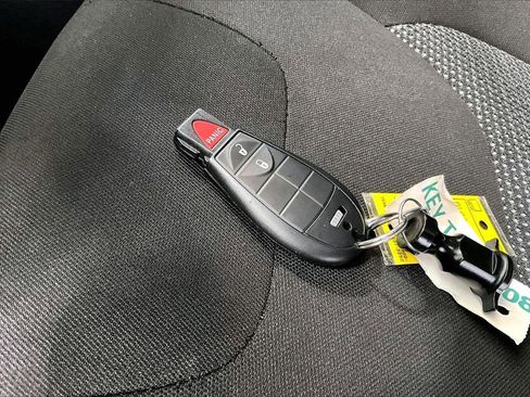 Used 2021 Jeep Cherokee Latitude image 11