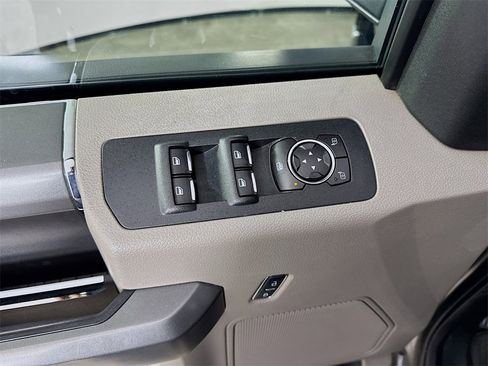 Used 2016 Ford F150 XLT w/ XTR Package image 17