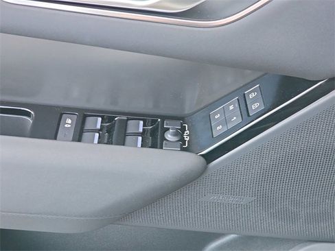 Used 2025 Land Rover Range Rover Velar Dynamic SE image 27