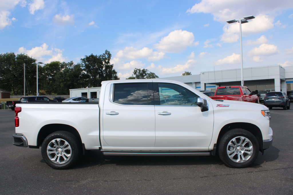 Used 2025 Chevrolet Silverado 1500 LTZ w/ LTZ Premium Package AWD/4WD image 11