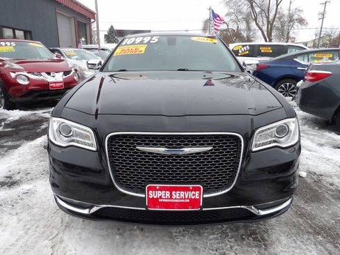 Used 2018 Chrysler 300 Limited image 2
