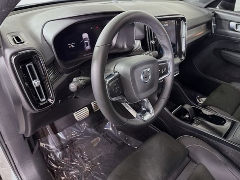 Used 2022 Volvo XC40 P8 Recharge Plus image 22