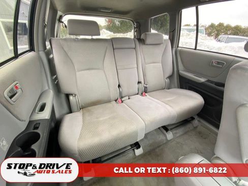Used 2005 Toyota Highlander 4WD V6 w/ 3rd Row image 14