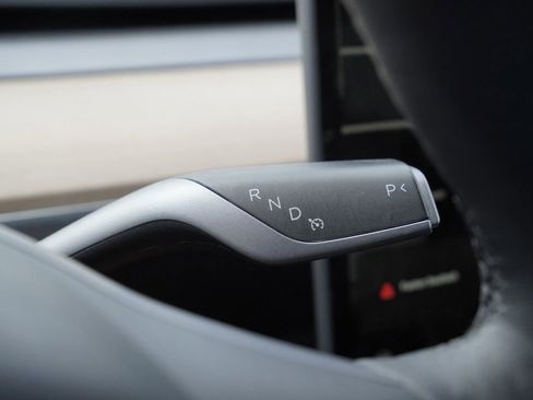 Used 2023 Tesla Model Y AWD image 11