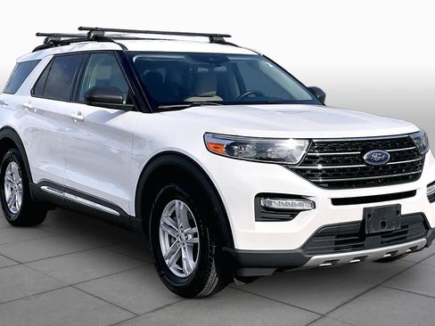 Certified 2020 Ford Explorer XLT w/ Equipment Group 202A AWD/4WD image 3