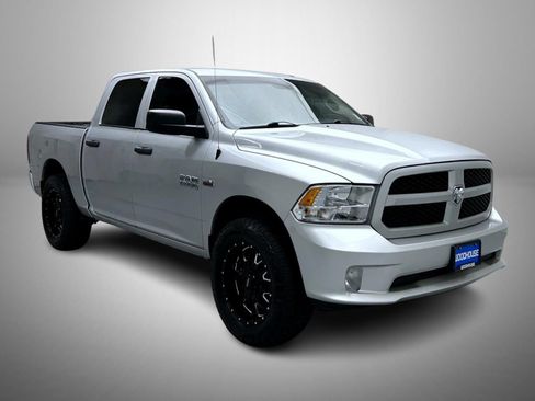 Used 2018 RAM 1500 Express w/ Express Value Package AWD/4WD image 3