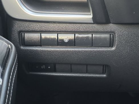 Used 2022 Nissan Rogue SV image 11