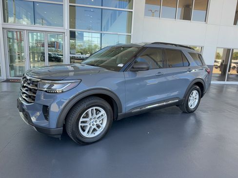 Certified 2025 Ford Explorer Active w/ Active Comfort Package RWD image 2