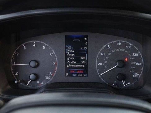 Used 2025 Toyota Corolla LE FWD image 10