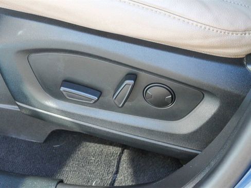 Used 2020 Ford Explorer XLT w/ Equipment Group 202A image 28