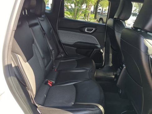 Used 2024 Jeep Compass Latitude image 30