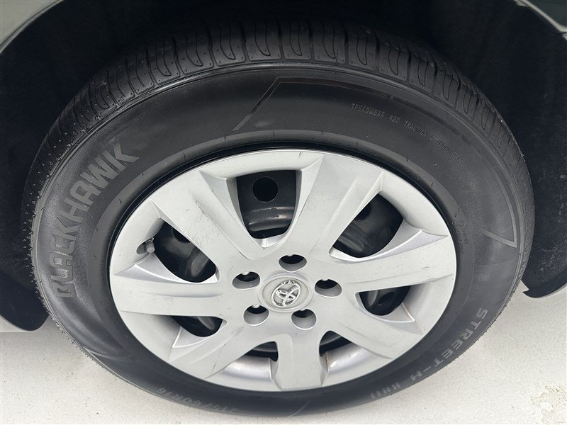 Used 2011 Toyota Camry LE FWD image 16