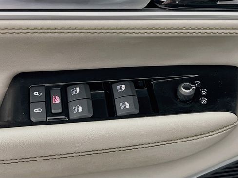 Used 2024 Jeep Wagoneer Series II w/ Flexible Seating Group RWD image 16