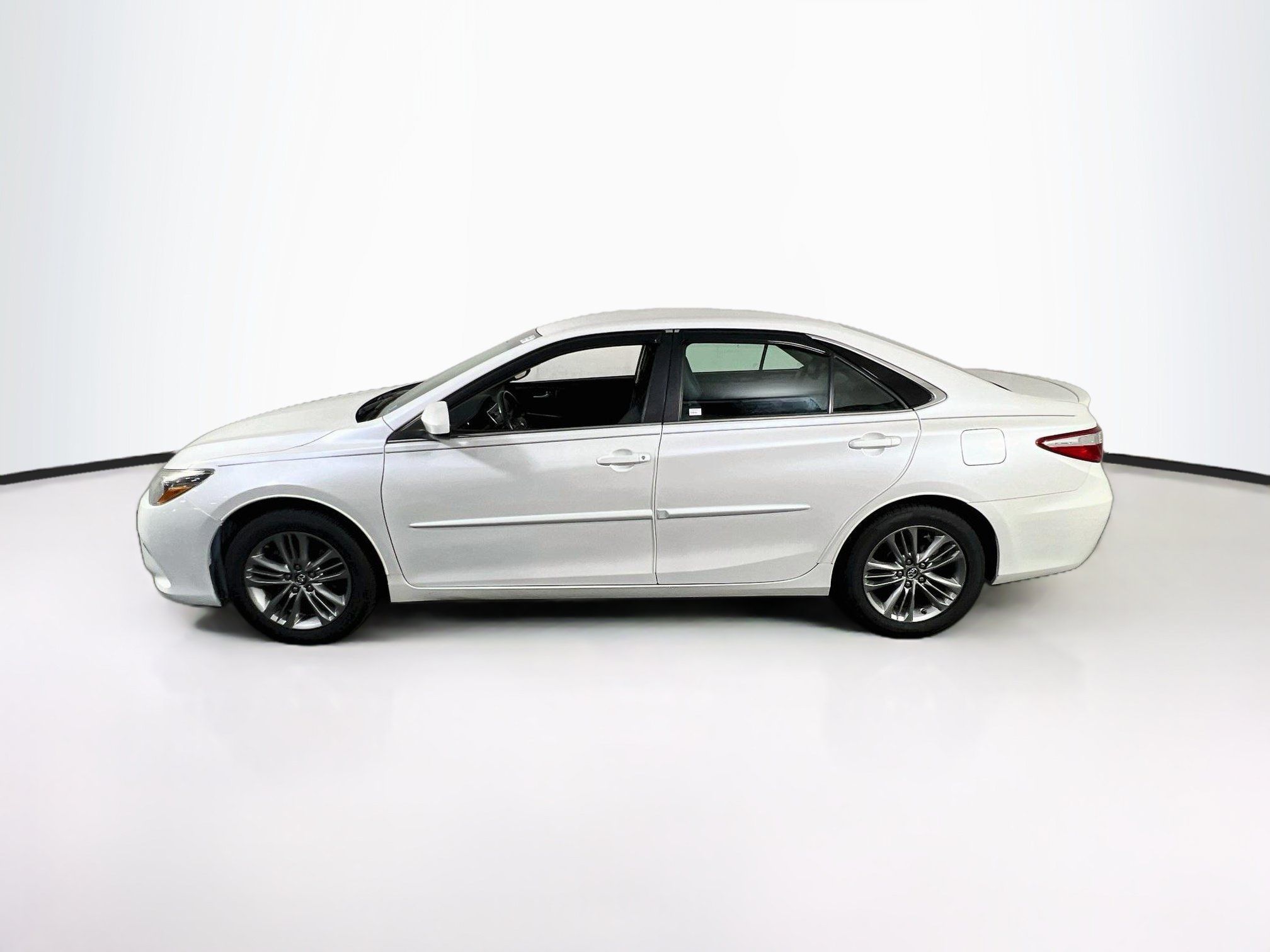 Used 2016 Toyota Camry SE w/ Protection Package (Q2) FWD image 8