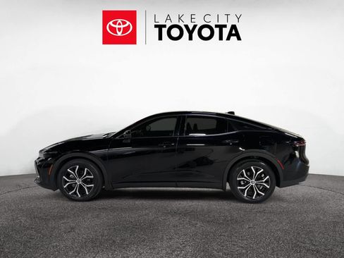 Used 2023 Toyota Crown Limited image 3