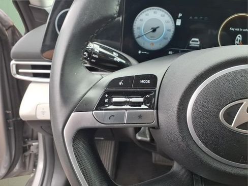 Used 2025 Hyundai Elantra Limited FWD image 25