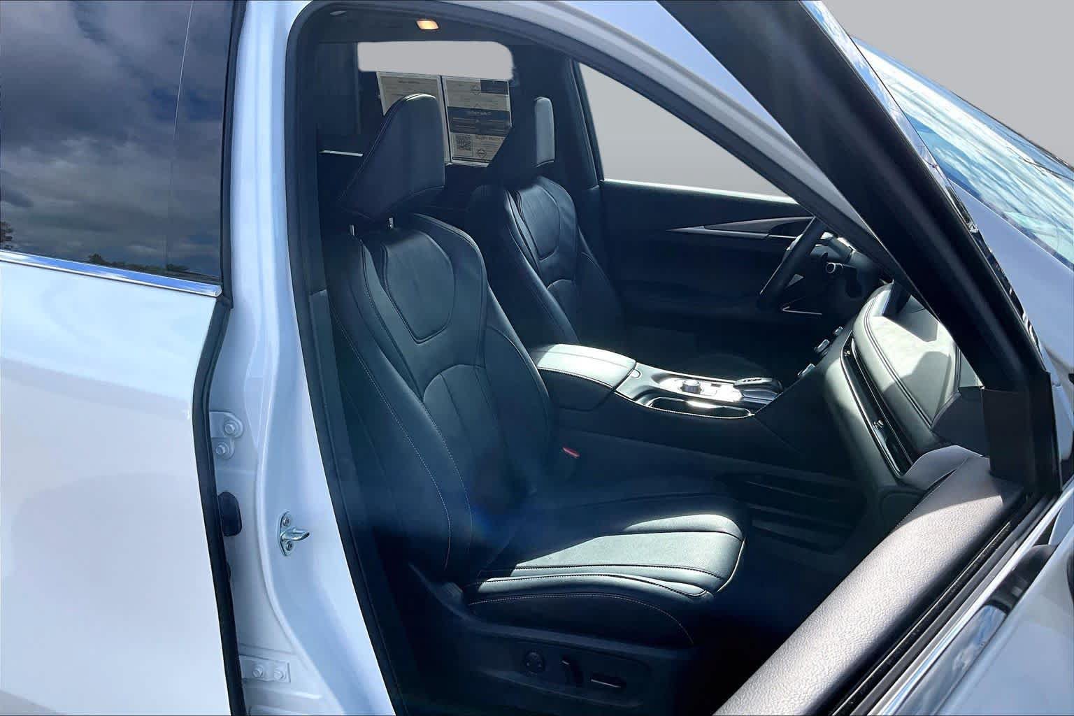 Used 2025 INFINITI QX60 Luxe w/ Vision Package AWD/4WD image 7