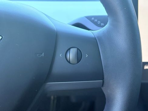 Used 2023 Tesla Model Y Performance image 18