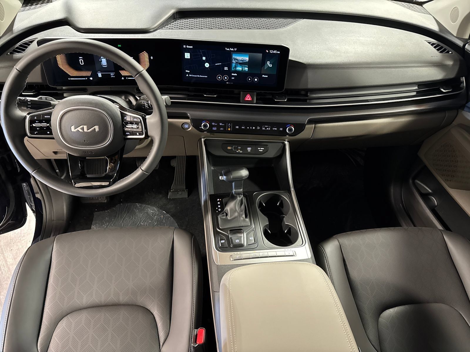 Certified 2026 Kia Carnival FWD image 4