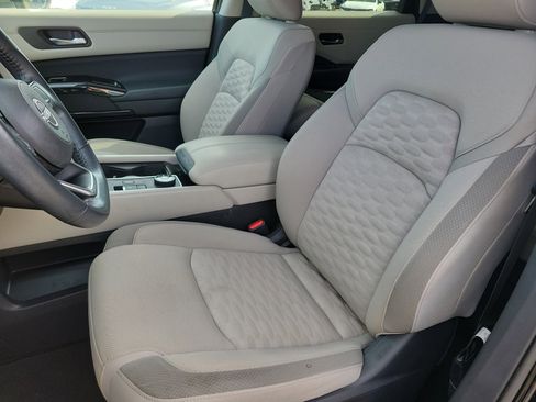 Used 2022 Nissan Pathfinder SV w/ SV Premium Package image 4