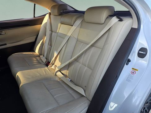 Used 2016 Lexus ES 350 w/ Luxury Package w/Wood Trim FWD image 22