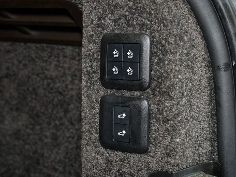 Used 2020 Land Rover Range Rover HSE image 42