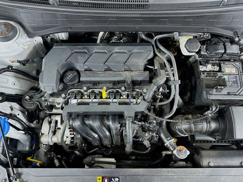Used 2025 Hyundai Venue SEL FWD image 32