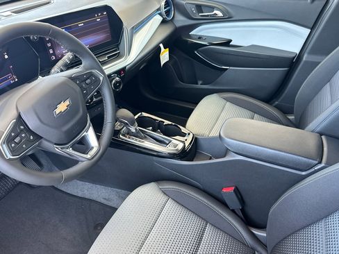 New 2025 Chevrolet Trax LT w/ Driver Confidence Package image 10