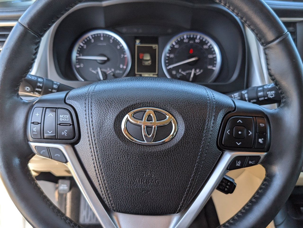 Used 2017 Toyota Highlander Limited Platinum FWD image 19