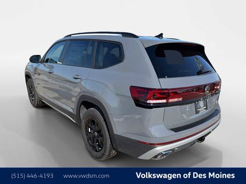 New 2026 Volkswagen Atlas Peak Edition image 4