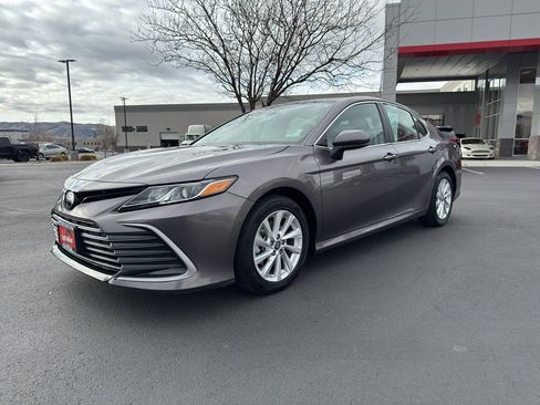 Used 2024 Toyota Camry LE image 5